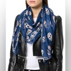 Alexander McQueen Skull silk scarf in blue and pale pink